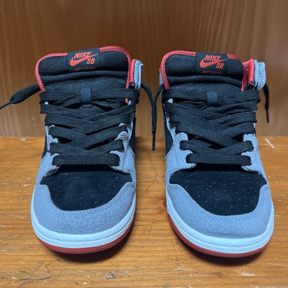 Nike SB Dunk Mid “Unsupreme”